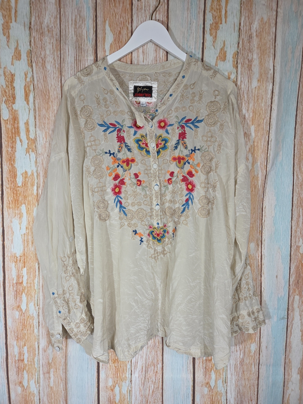 Johnny Was Biya Cream Tunic w/Multicolor Floral Embroidery. 100% Silk Size Large